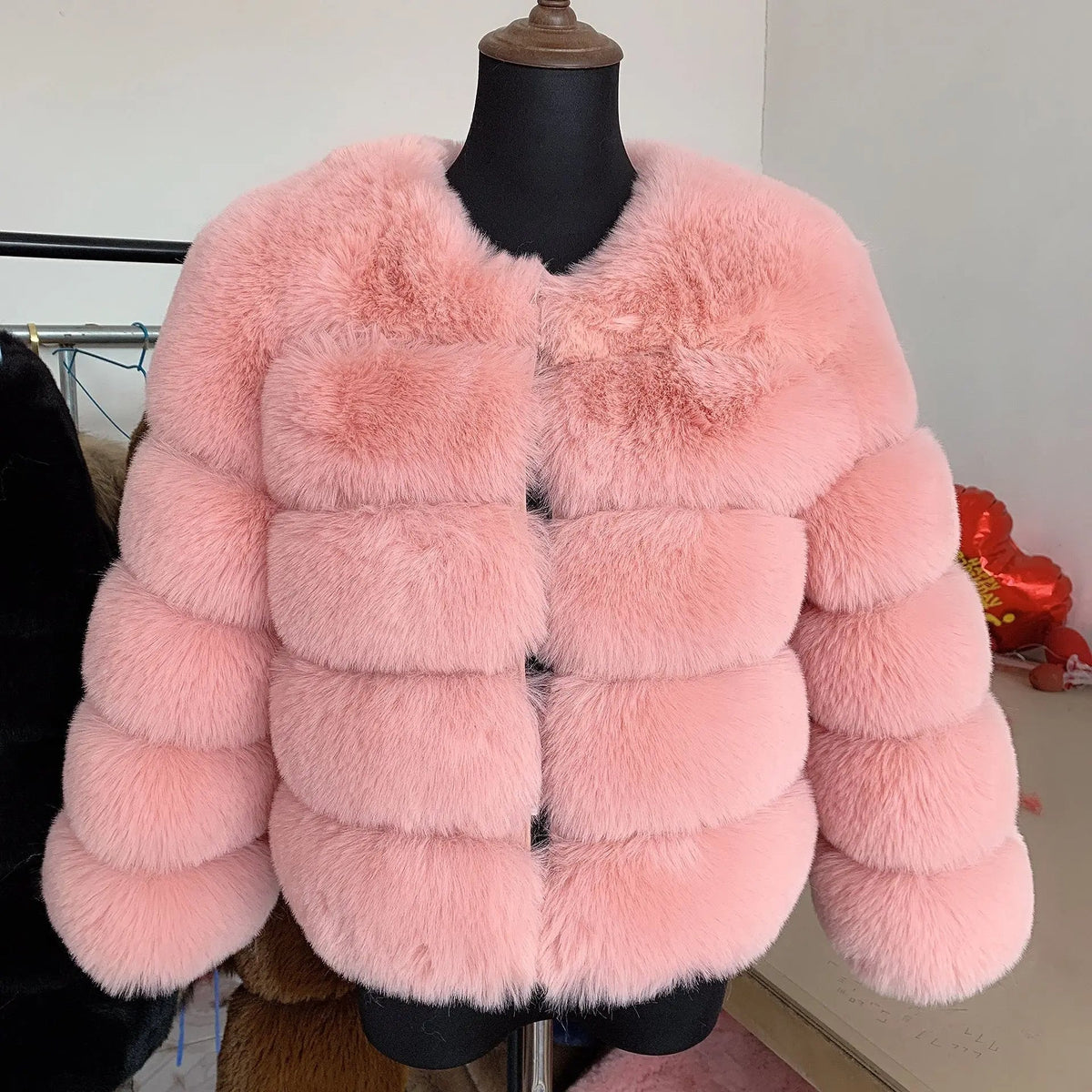 Women's Cropped Faux Fur Jacket – Plush Statement Winter Jacket