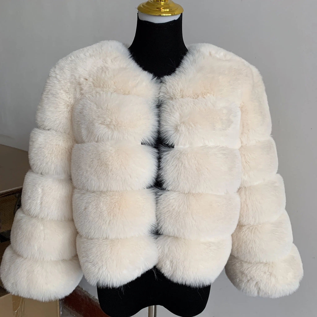 Women's Cropped Faux Fur Jacket – Plush Statement Winter Jacket