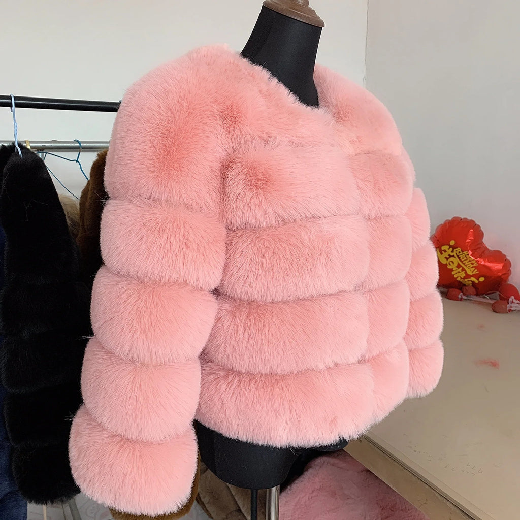 Women's Cropped Faux Fur Jacket – Plush Statement Winter Jacket