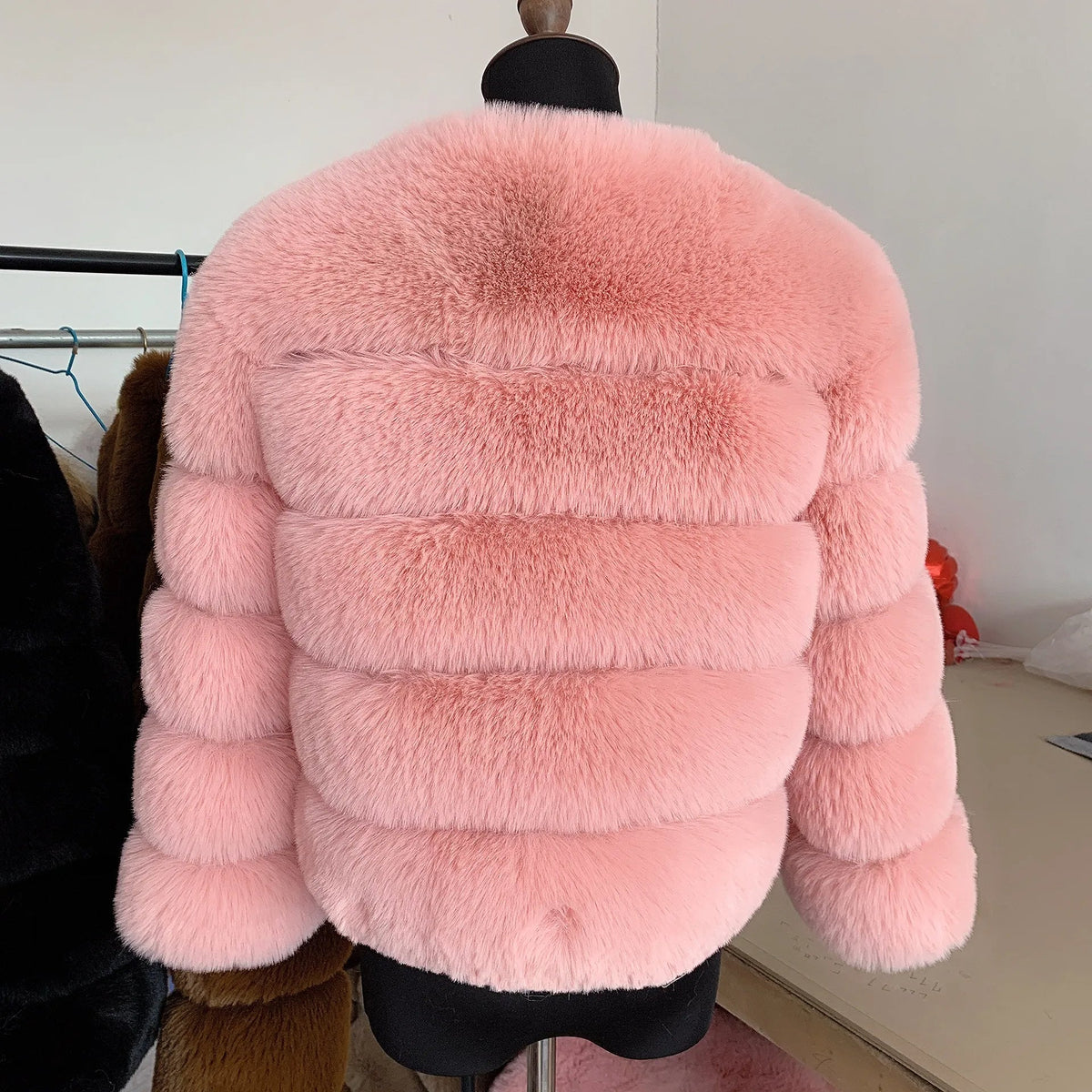 Women's Cropped Faux Fur Jacket – Plush Statement Winter Jacket