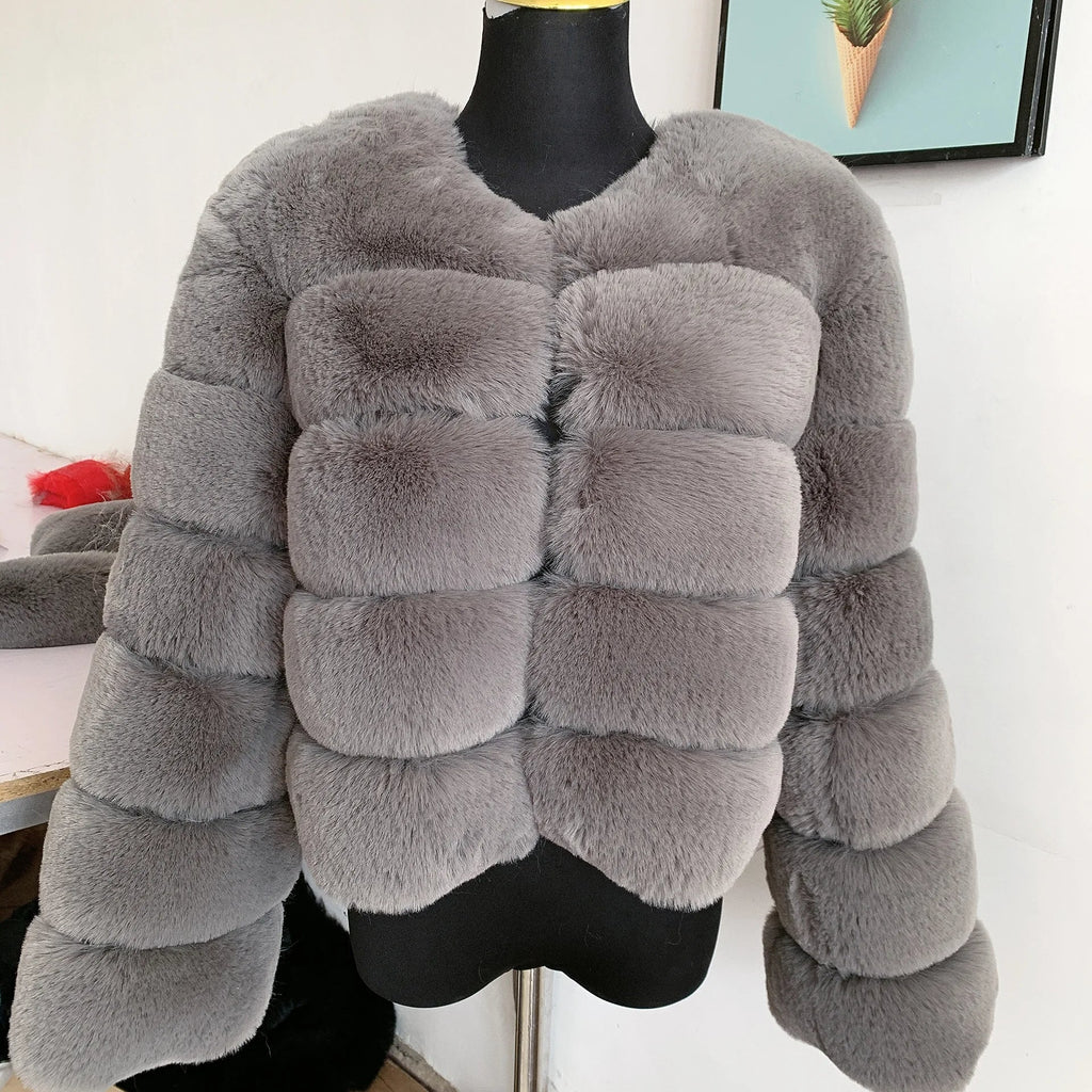 Women's Cropped Faux Fur Jacket – Plush Statement Winter Jacket