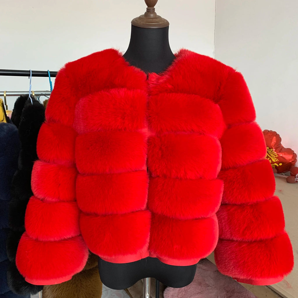 Women's Cropped Faux Fur Jacket – Plush Statement Winter Jacket