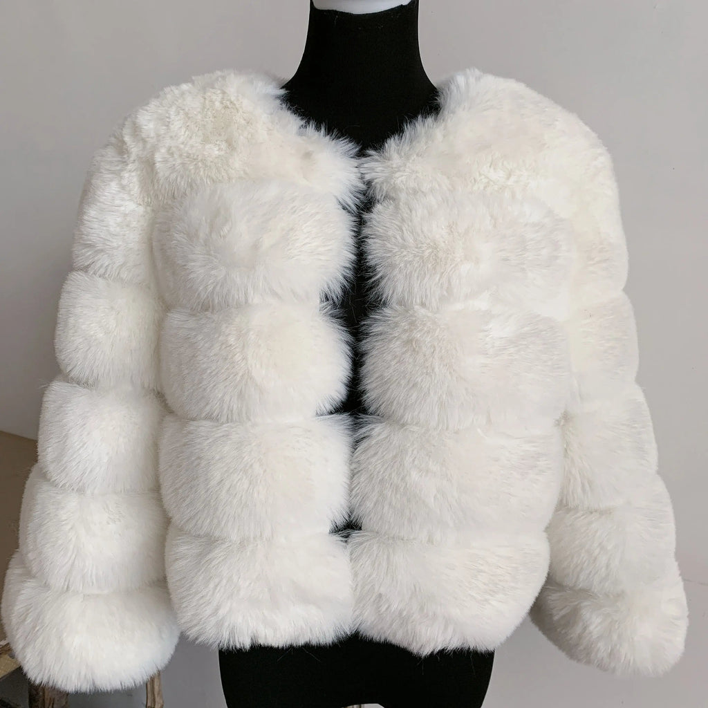 Women's Cropped Faux Fur Jacket – Plush Statement Winter Jacket