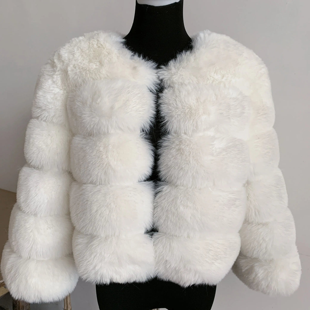 Women's Cropped Faux Fur Jacket – Plush Statement Winter Jacket
