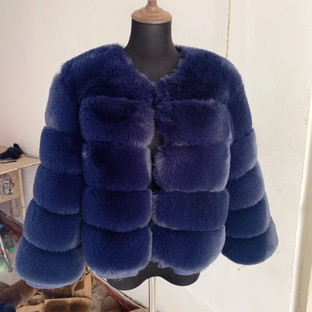 Women's Cropped Faux Fur Jacket – Plush Statement Winter Jacket