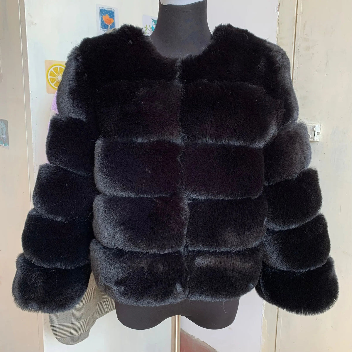 Women's Cropped Faux Fur Jacket – Plush Statement Winter Jacket