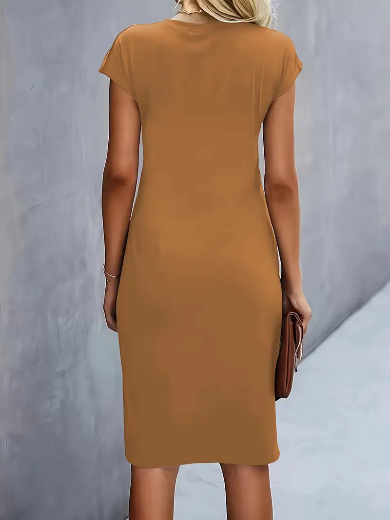 Alanah | Defined Waist Midi Dress with round neck