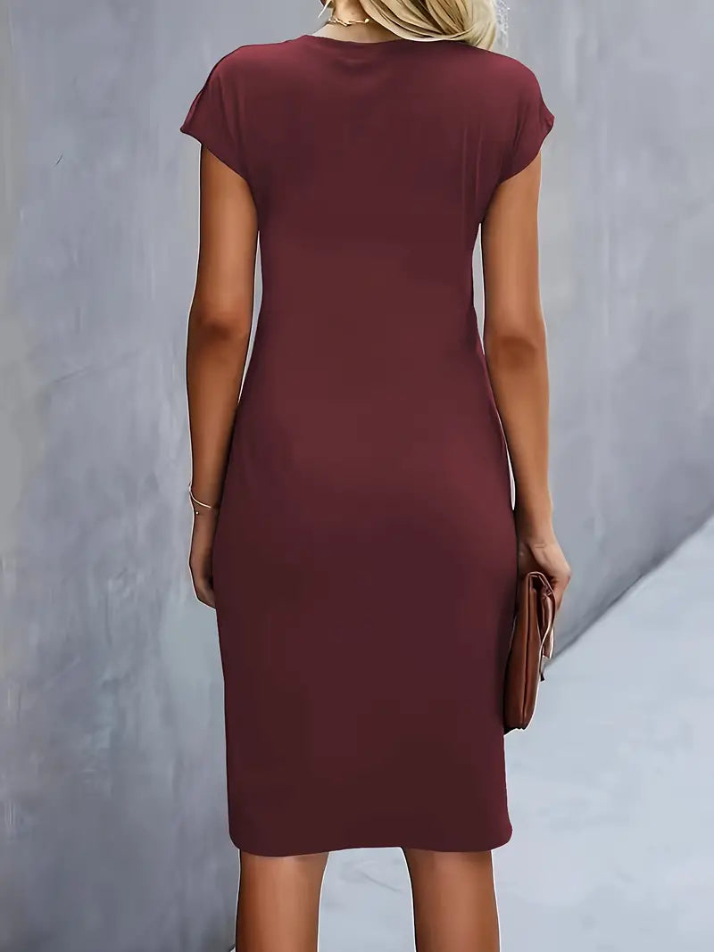Alanah | Defined Waist Midi Dress with round neck