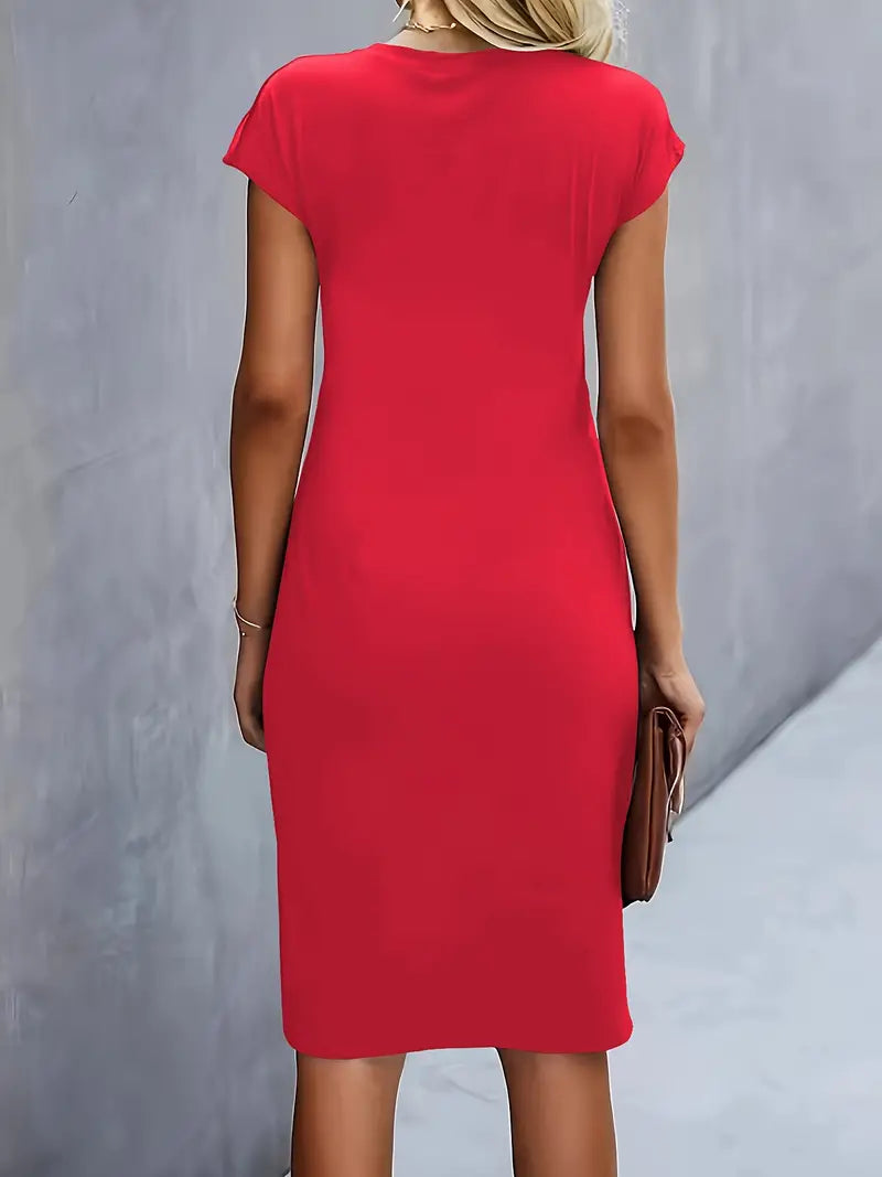 Alanah | Defined Waist Midi Dress with round neck
