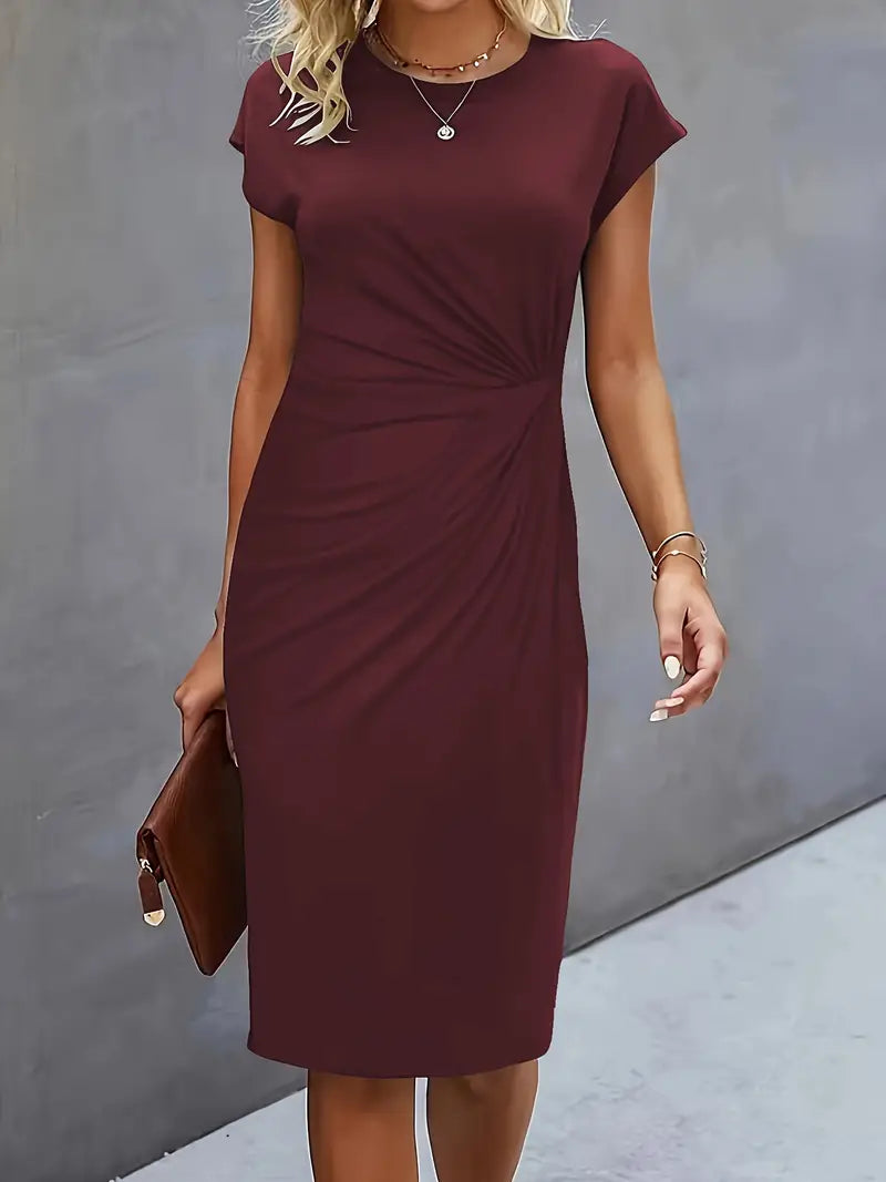 Alanah | Defined Waist Midi Dress with round neck