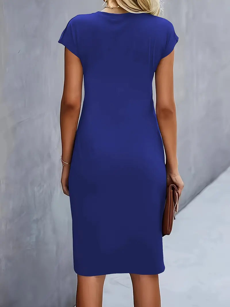 Alanah | Defined Waist Midi Dress with round neck