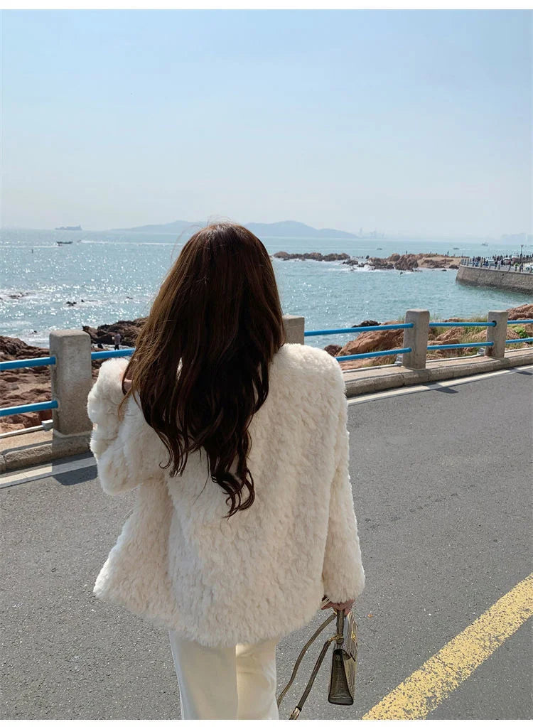Women's Cropped Faux Fur Coat – Plush Collar Winter Jacket