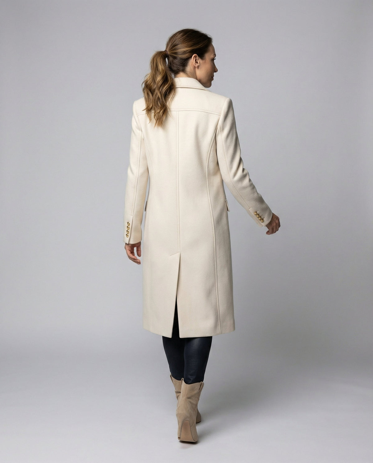 Women's Double-Breasted Winter Overcoat – Tailored Long Sleeve Coat